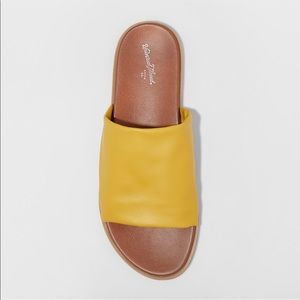 Universal Thread | NWOT Mustard Slides